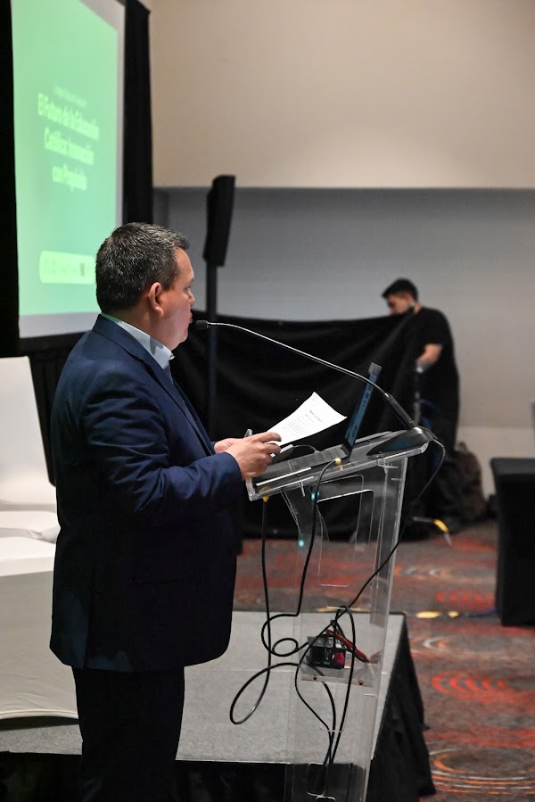 Momento del congreso 28